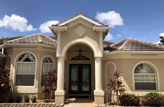 Beautiful waterfront home in quiet neighborhood 10min drive to beach!