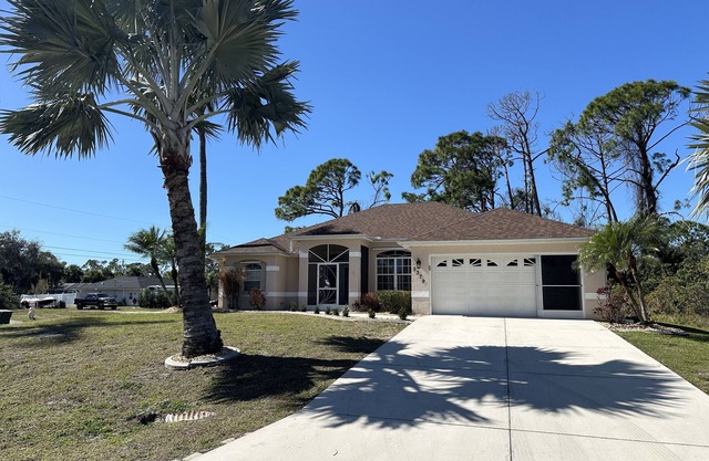 Beautifully Decorated & Peaceful Pool Home Oasis In North Port
