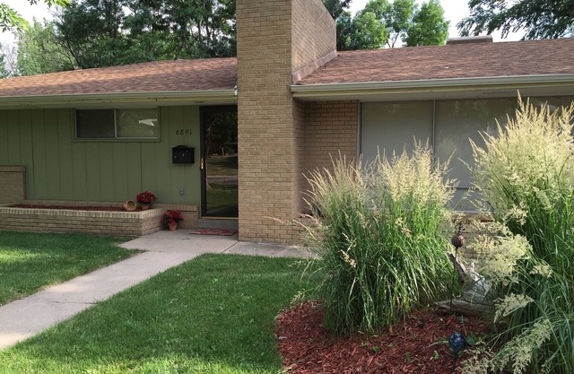 Beautifully decorated and updated 3 Bedroom Ranch