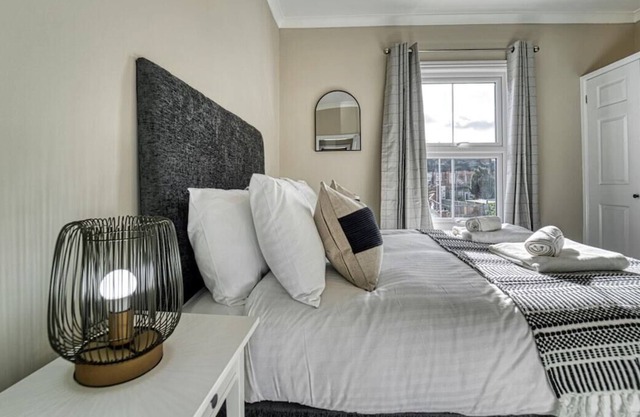 Beautifully Modern 2-Bed House