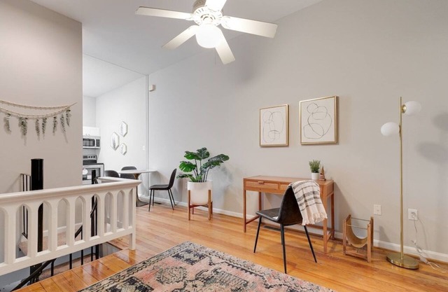 Beautifully Renovated 3 level Unit in Historic Downtown Fredericksburg