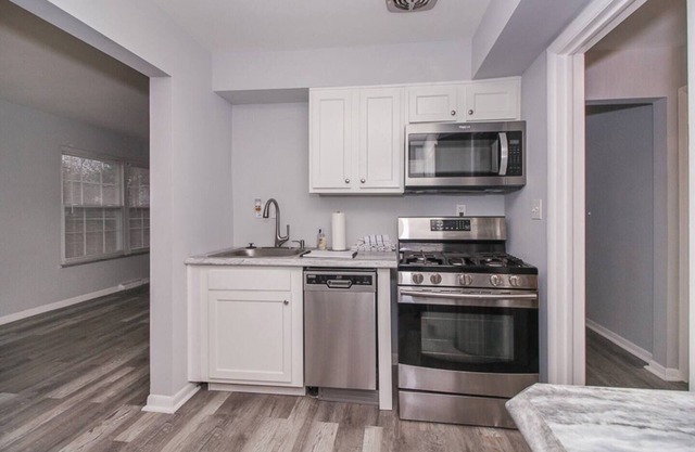 Beautifully Renovated 2Bdrm Cleveland Suburb Condonn