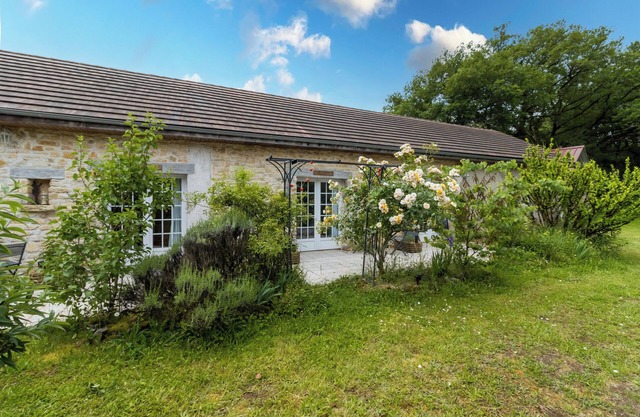Bed and Breakfast 'Chambre Bleuet' with Shared Terrace and Shared Garden