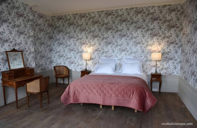 Bed and Breakfast 'Chambre Double - Vue Sur Parc' with Shared Garden and Wi-Fi