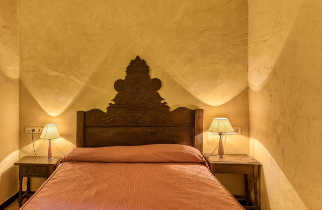 Bed and Breakfast 'Sant Iscle' with Shared Pool, Wi-Fi and Air Conditioning