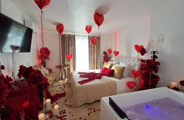 Bed and Breakfast 'La Suite Love' with Mountain View, Wi-Fi and Air Conditioning