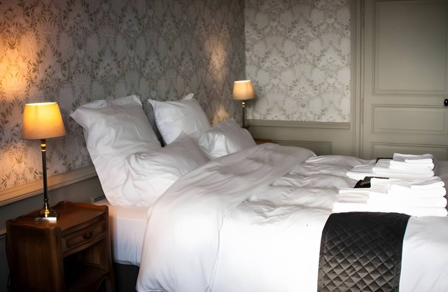 Bed and Breakfast 'Suite Familliale - Vue Sur Jardin' with Shared Garden and Wi-Fi