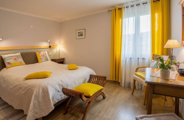 Bedroom 1 to 2p. self-catering, Park, Kitchen/dining room