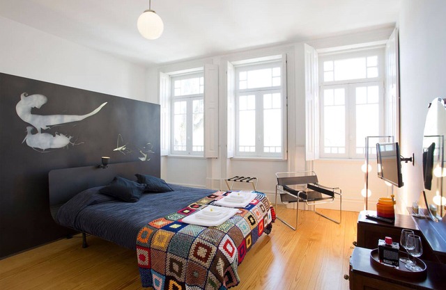 bedroom with river view. safe and quiet part of the city 1F