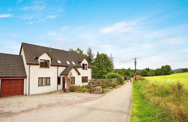 Beechwood Lodge Guest House: 5-Bedroom Nature Retreat