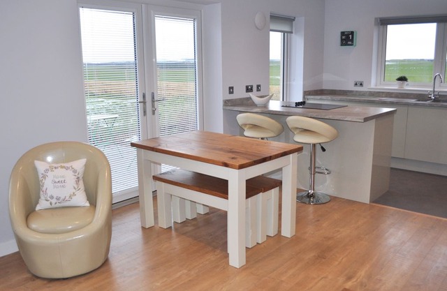 Beehive Cottage overlooking the Sands of Forvie nature reserve and Cotehill Loch