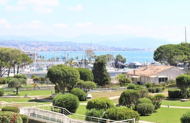 Bel appartement 3 pièces avec terrasse et parking à Villeneuve-Loubet Plage - FR-1-252A-84