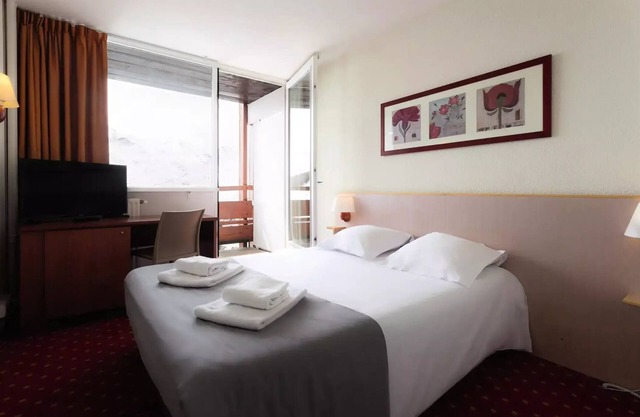 Belambra Clubs Les Menuires - Snow And Heaven - Half board - 2 Rooms Essential 2 Adults and 3 Children with Balcony and View Impregnable Mountain