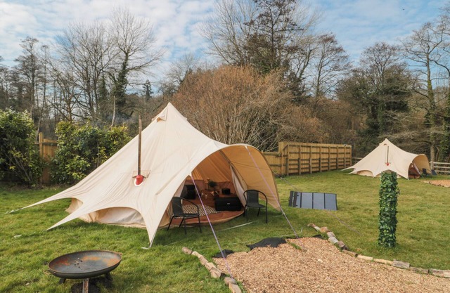 BELL TENT 2, pet friendly, character holiday cottage in Timsbury