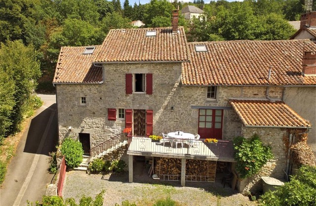 BELLA - chez Florence , chambres d'hôtes, Montrol Sénard