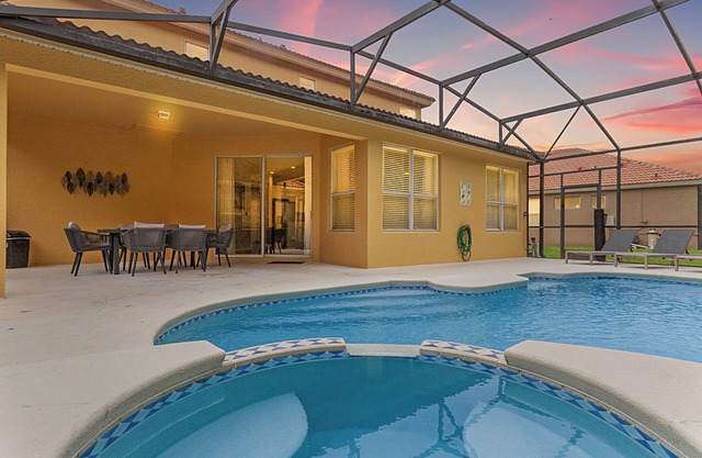 BELLA VIDA RESORT - 4 BEDROOMS - 10 GUESTS- CLOSE TO DISNEY - 5 MINUTES FROM WALMART