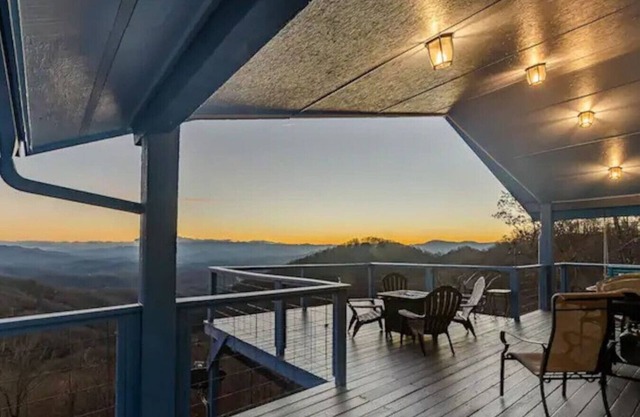 Bella Vista -HOT TUB! -A View Forever!