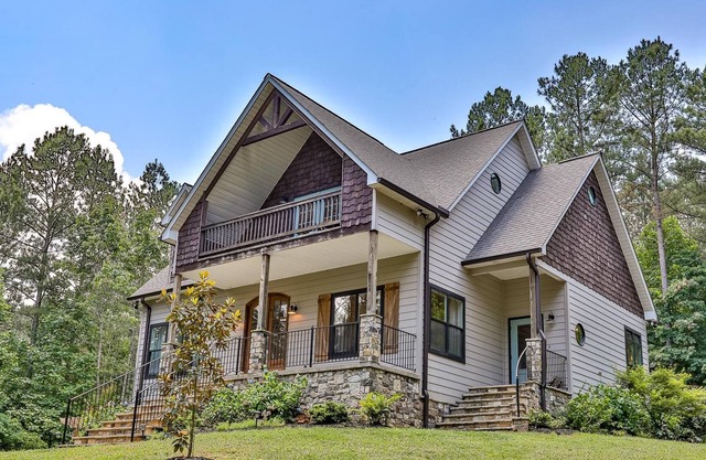 BELLA- VITA - Stunning Craftsman Farmhouse Mountain Home in gated community!