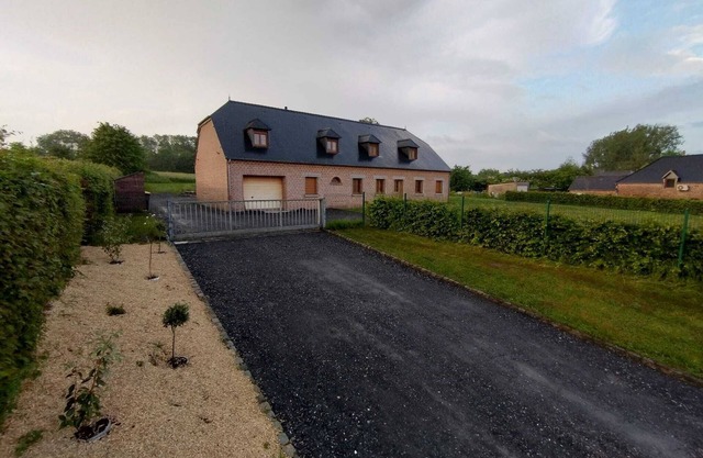 Belle Maison de Campagne au Centre du Village Surplombant la Vallée de L'oise