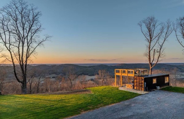 Beloveds Rest—Mountain Sunsets with a Hot Tub
