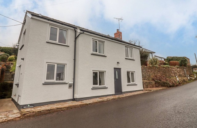 BELVEDERE, pet friendly, character holiday cottage in Littledean
