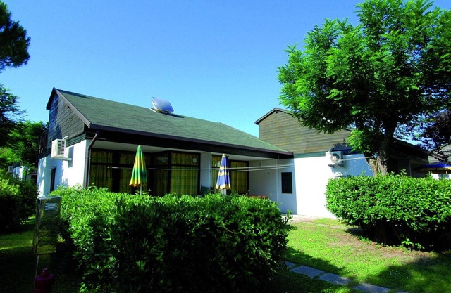 Belvilla by OYO Spacious Bungalow with AC near sea