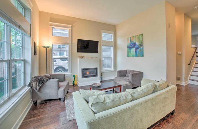 Benton Harbor Townhome with Golf Course View!