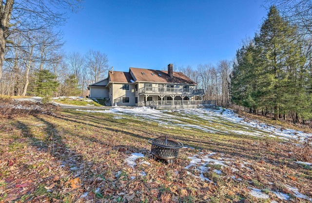 Berkshires Apt w/Deck & Mtn Views!