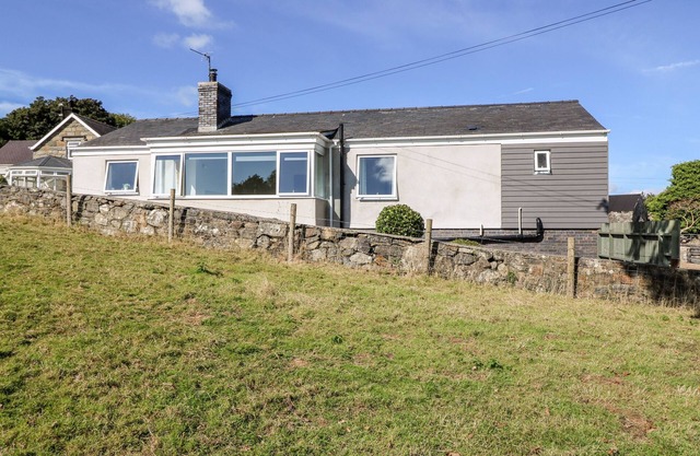 BERTH, family friendly, character holiday cottage in Criccieth