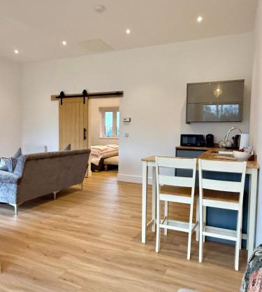 Bespoke 1 Bedroom Barn by Stansted Airport & Holiday Parking
