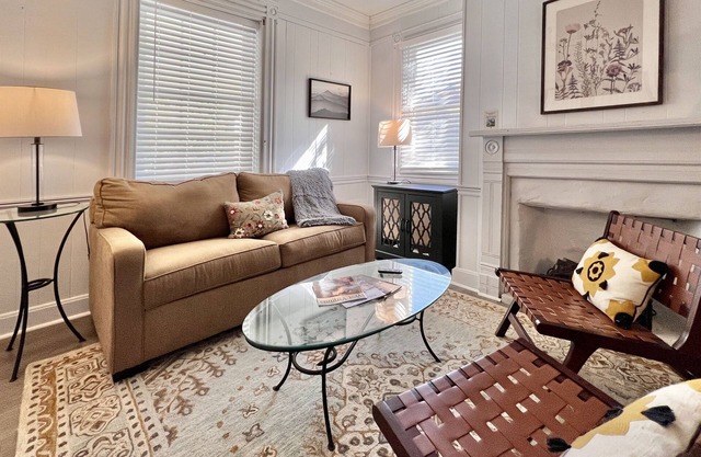 Best location! Baltimore Suite @ historic 1799 Inn