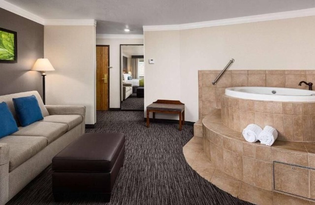 Best Place to Stay in Park City! Free Breakfast, Pool, Shuttle, Pet-friendly!