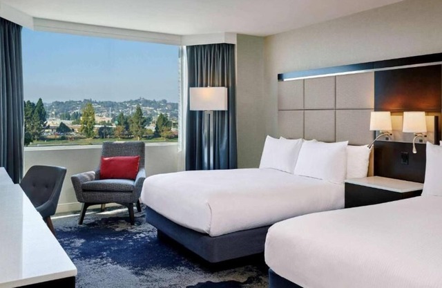 Best Place to Unwind! Waterfront, Mountain View, Outdoor Pool, Pet-friendly!