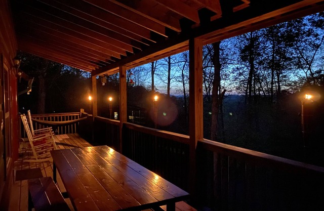 Best Reviews at Four Friends’ Cabin. Last Minute Deals! License 011332