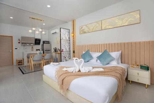 Best Time Pool Suites