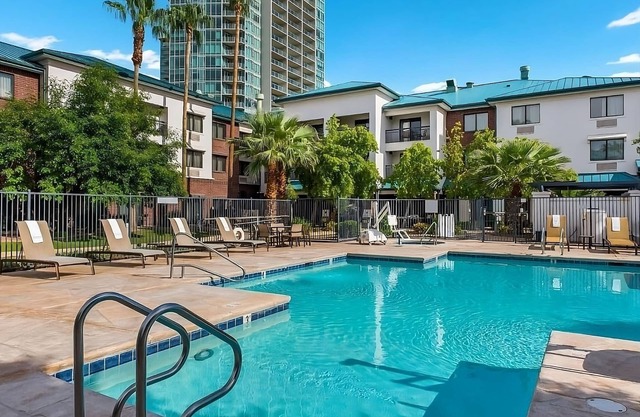 Best Value, Quality Stay! Relaxing Unit, Pets Allowed, Outdoor Pool!