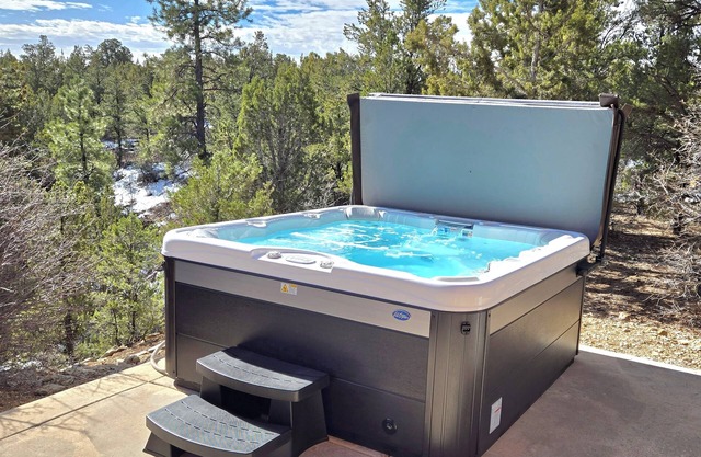 Best Views, Hot Tub, Game Room! 10 minutes to Zion