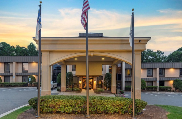 Best Western Plus Cary Inn - NC State