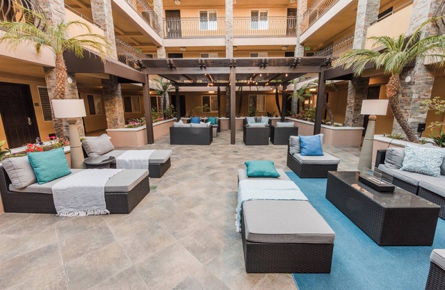 Best Western Plus Manhattan Beach Hotel