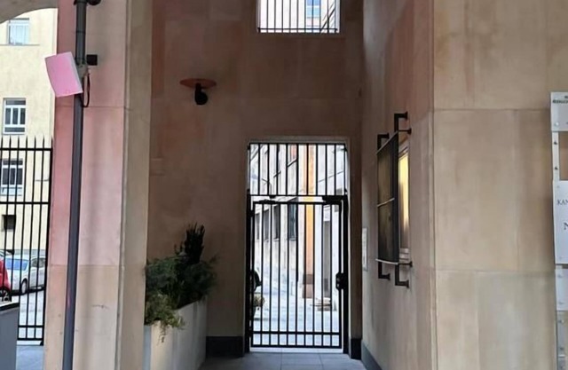 Bez Kantow Art Rooms