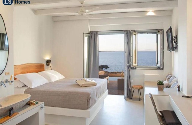 BH181 - C - Suite Paros