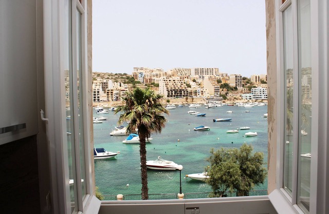 BH2 - Seafront 3 bedroom apt. - St Paul`s Bay, Back Terrace, Easy Parking/Busses