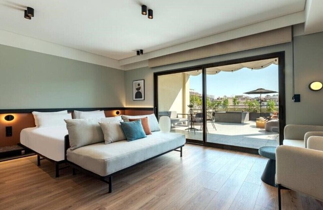 BH704 - C - Suite Thessaloniki