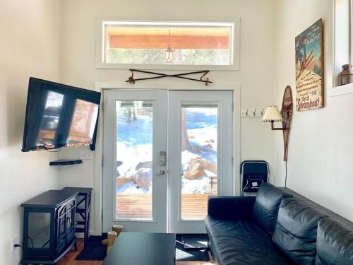 Bierstadt Cabin at Base Camp Lodging Co