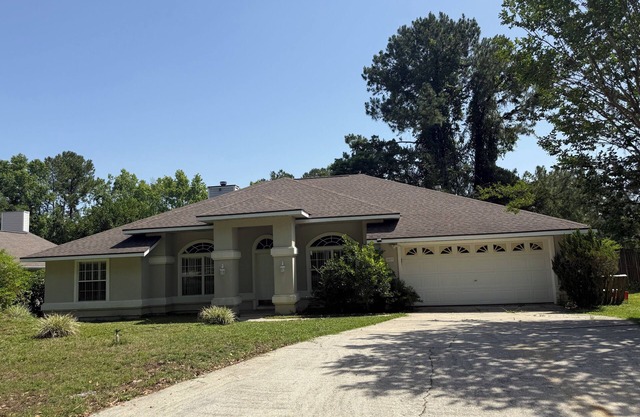Big 4-bedroom home minutes from North Fl, Shands, Oaks Mall & Ben Hill Stadium