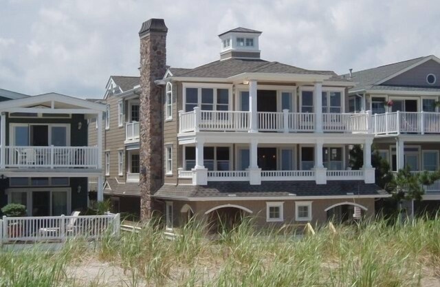 Big 5BR , 3Bth - 2000+ SF. Oceanfront, Elevator, Great Views, Huge beach!