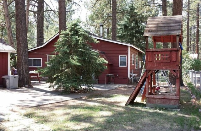 Big Bear Lake 3Bdr Cabin Rental Pets Friendly (max 2 pets per stay)