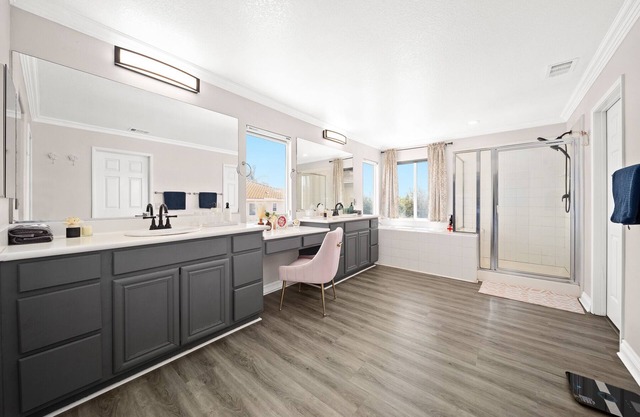 Big Bedroom/Quiet Neighborhood