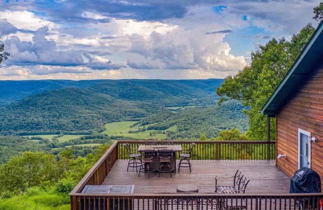 Big canyon view at nice cabin