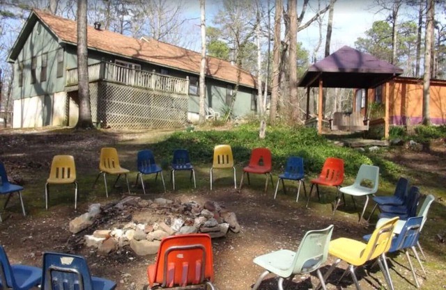 Big Cottage, sleeps 21 close to Lake Ouachita!